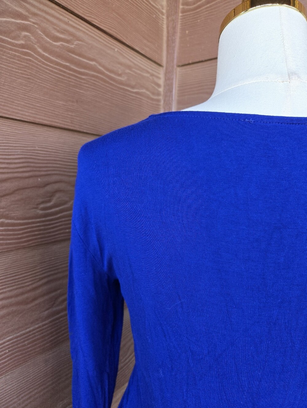 Cable & Gauge Royal Blue Twist‑Front V‑Neck Top – Women’s Size Medium - Picture 9 of 15